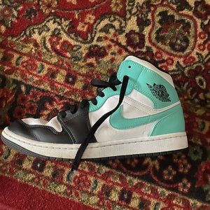 Air Jordan 1 Mid Tropical Twist   Sneakers